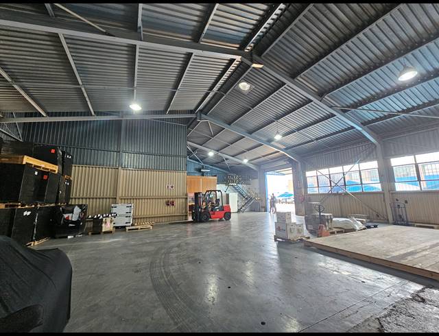 1,876M² WAREHOUSE FOR SALE IN ISANDO
